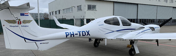 Diamond DA42-NG PH-TDX op Schiphol Oost